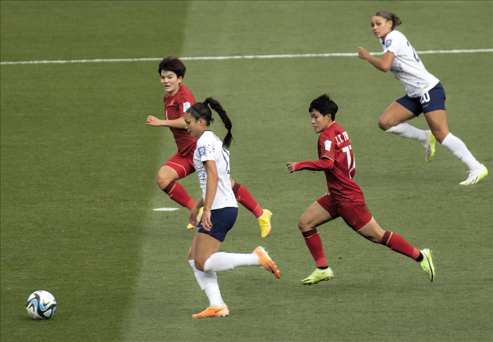 Sophia Smith, 11, on the way to score the first goal.